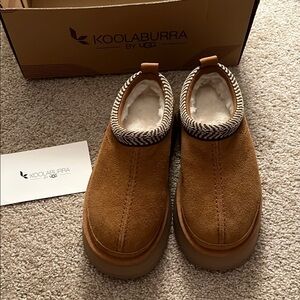 Koolaburra by UGG chestnut Brown platform Suede Slippers